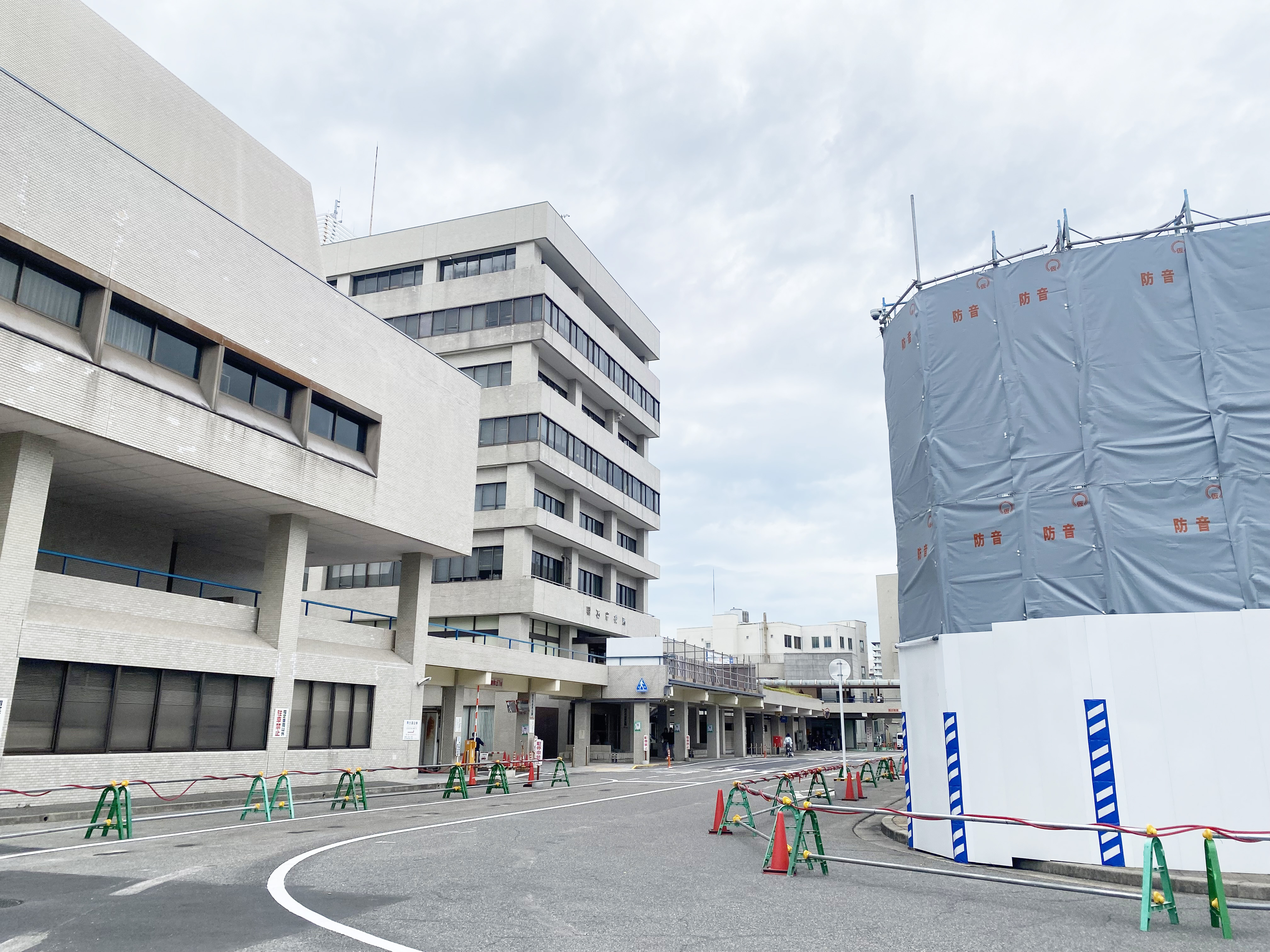 市役所本庁舎東側