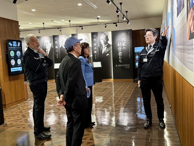 写真：工場見学の様子_1
