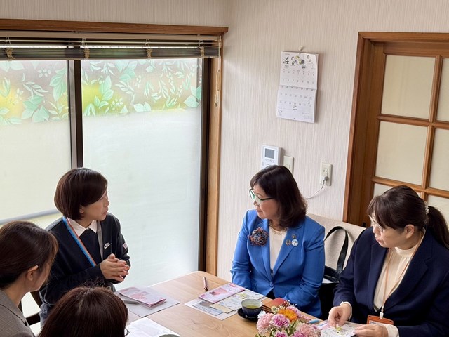 写真：見学＆意見交換の様子_2