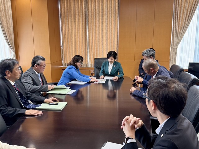 写真:省庁訪問の様子_4