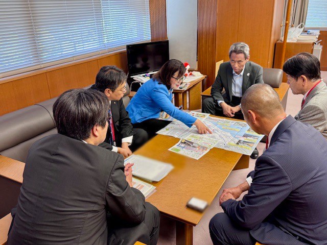 写真:省庁訪問の様子_1