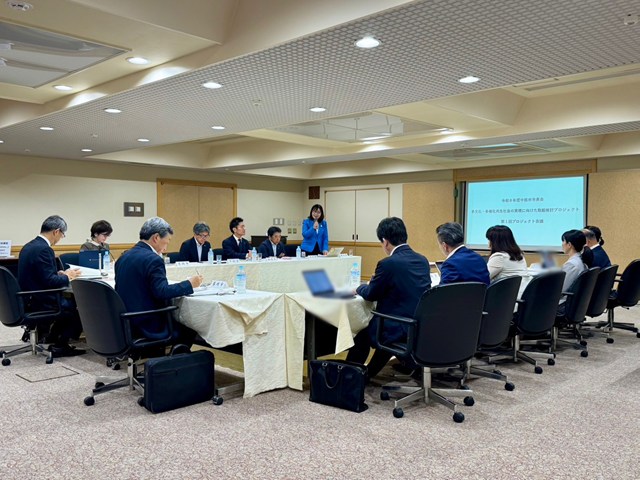 写真:プロジェクト会議の様子_2