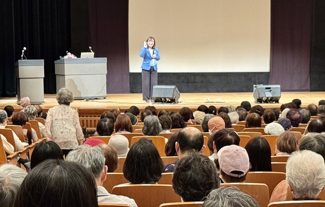写真:健康講話&演奏会の様子_2