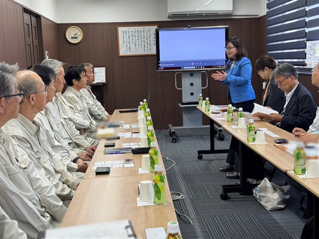 写真:工場見学の様子_1