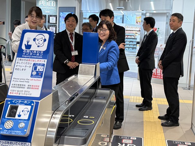 写真：新しい改札口_2